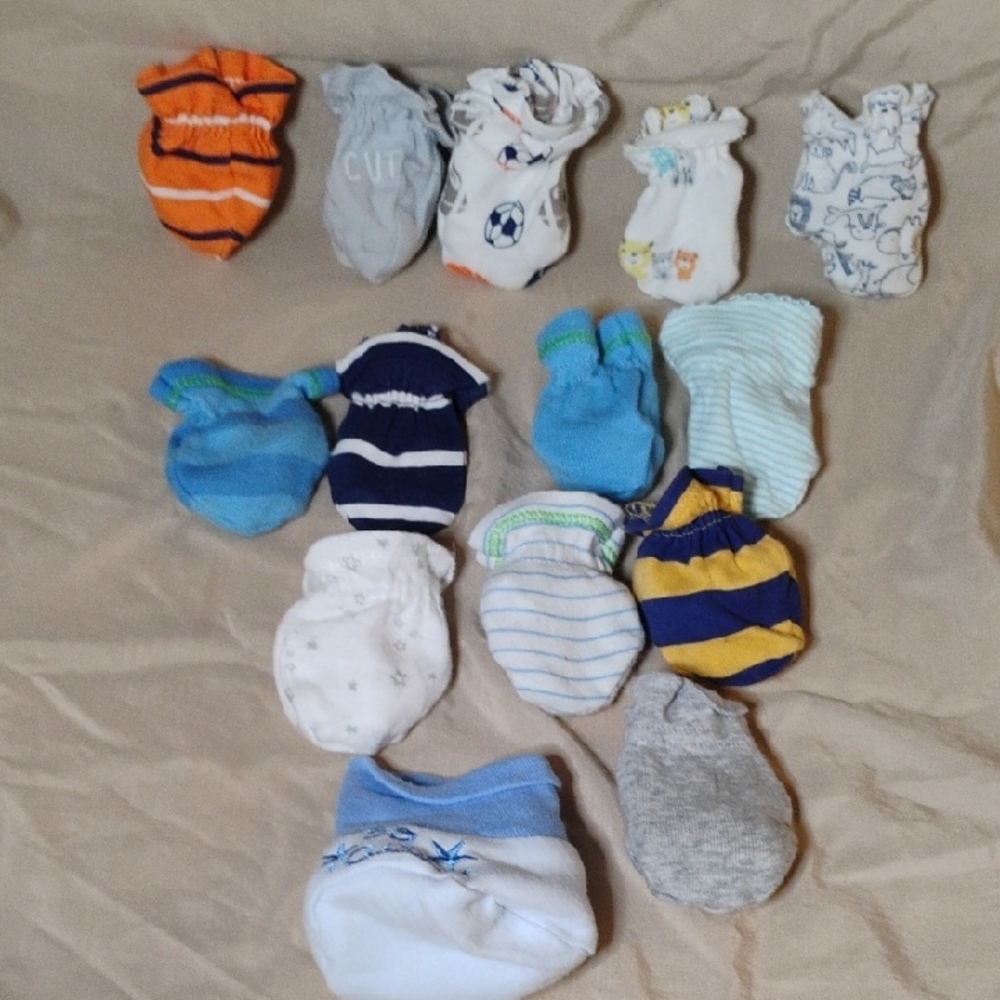 Assorted Baby Booties/Mittens Bundle - Picture 2 of 3